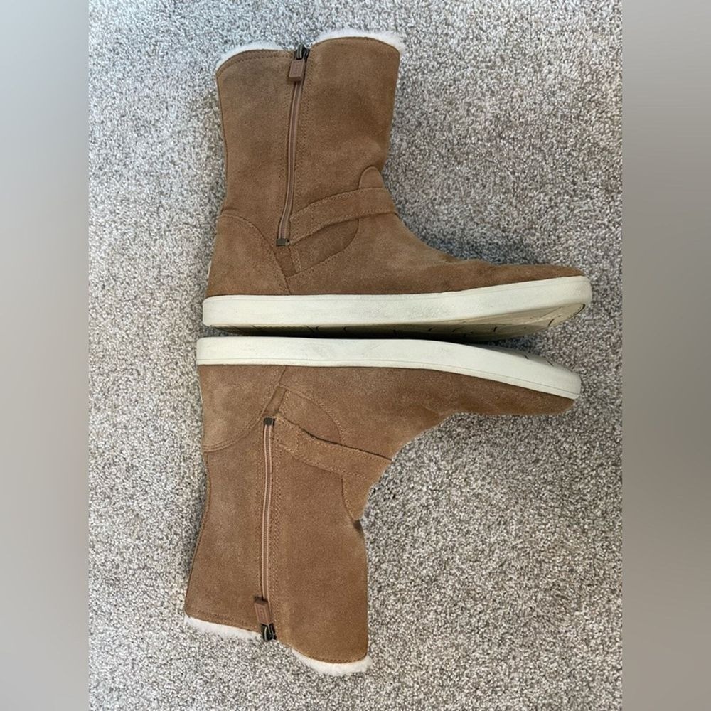 Ugg - Barley Boot - Size 6 - Suede - Tan - Shearling Inner Lining - Picture 5 of 9